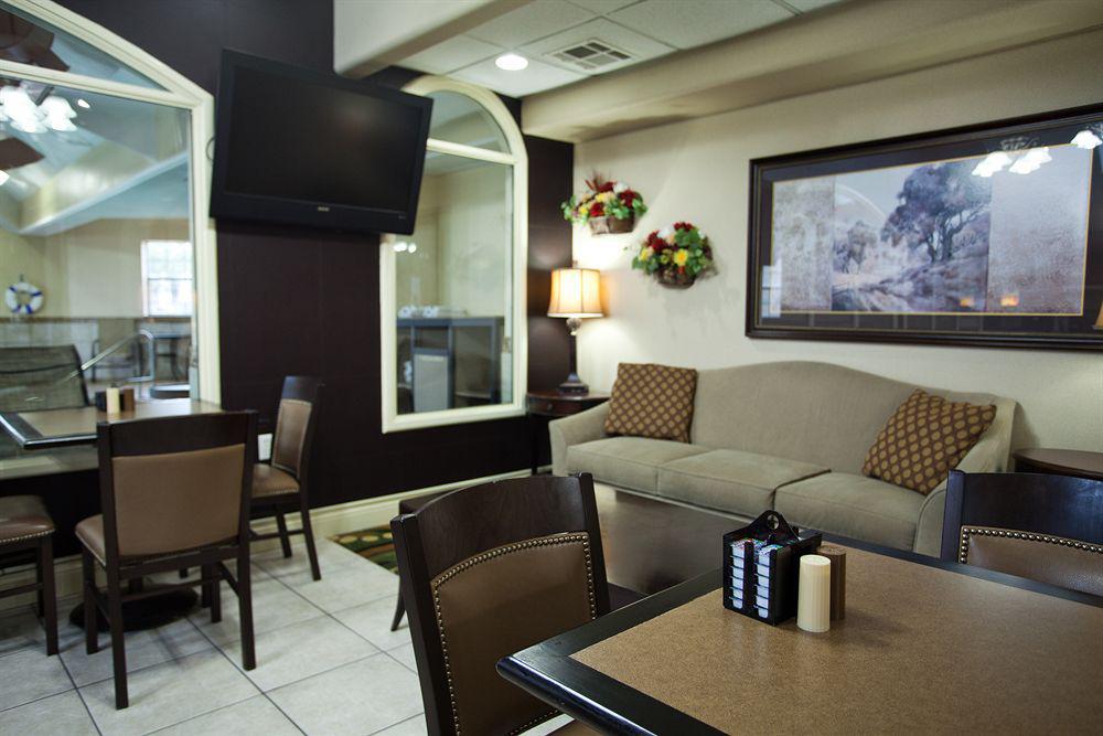 Best Western Plus Tulsa Inn & Suites Екстериор снимка